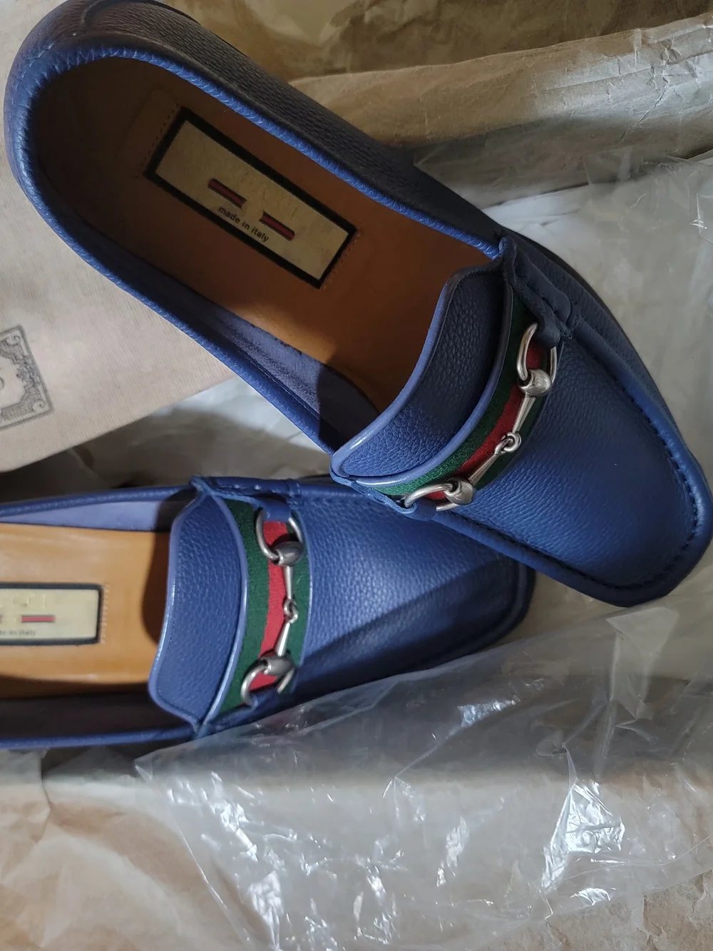 Gucci Men’s Blue Leather Loafers with signature detailing. Size 8.5. US 9.